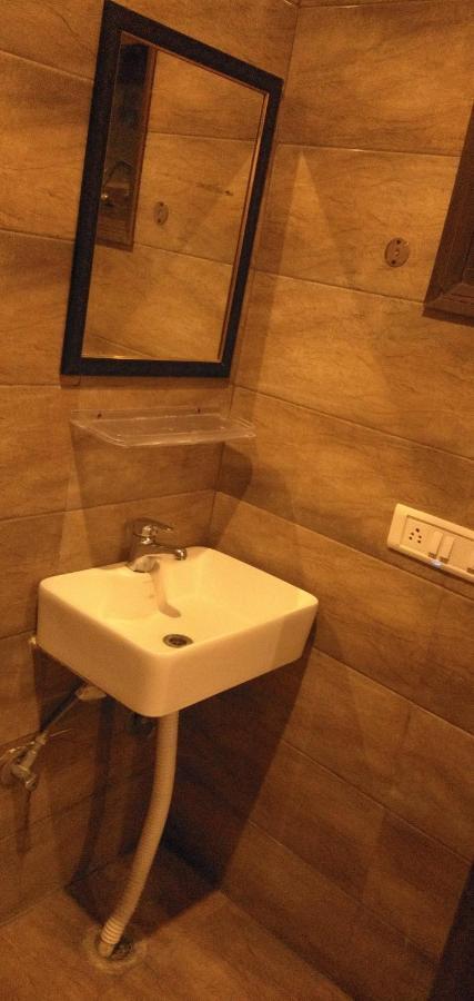 Airport Hotel Golden Bliss Near Delhi Airport نيودلهي المظهر الخارجي الصورة