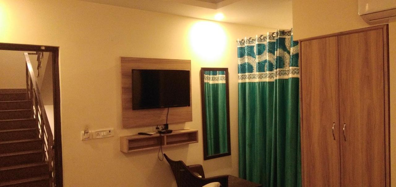 Airport Hotel Golden Bliss Near Delhi Airport نيودلهي المظهر الخارجي الصورة